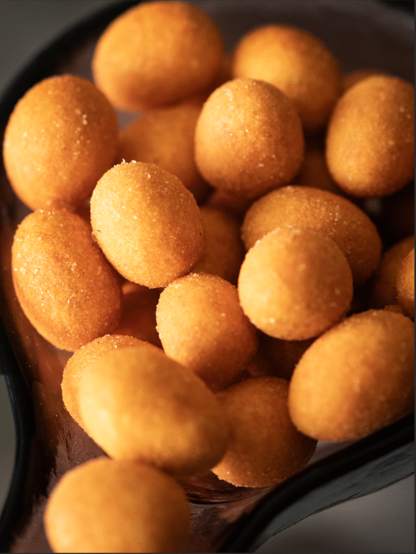 PEANUT CHEESE BALLS